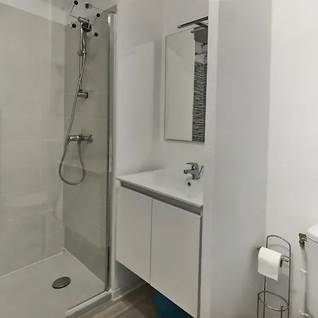 Neuf Pour 4 Personnes + Bébé *