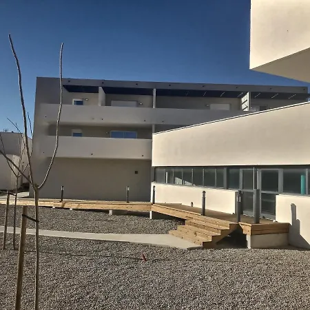 Neuf Pour 4 Personnes + Bébé